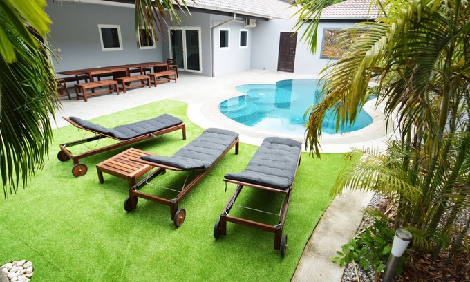 Jomtien Apartment | 6 bed Villa private pool 300m from beach