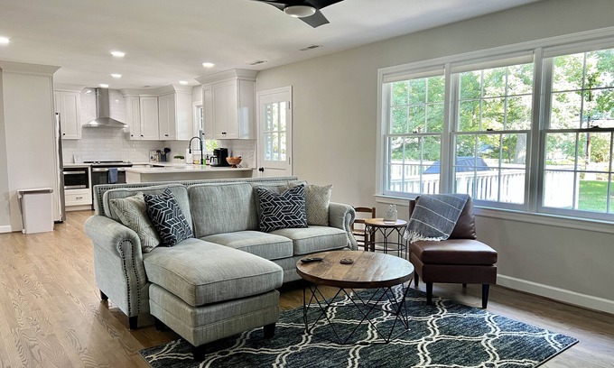 Winston - Salem House | 6 Bedroom, 3 Bath Remodeled House in Quiet Neighborhood. 10 min to WF University