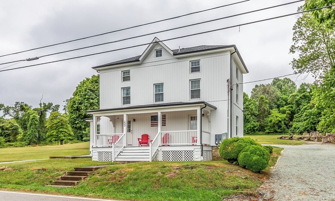 Perryville Other | 6 Bedroom 4 Bathroom 1870 Farmhouse. Right next to Great Wolf & Hollywood Casino