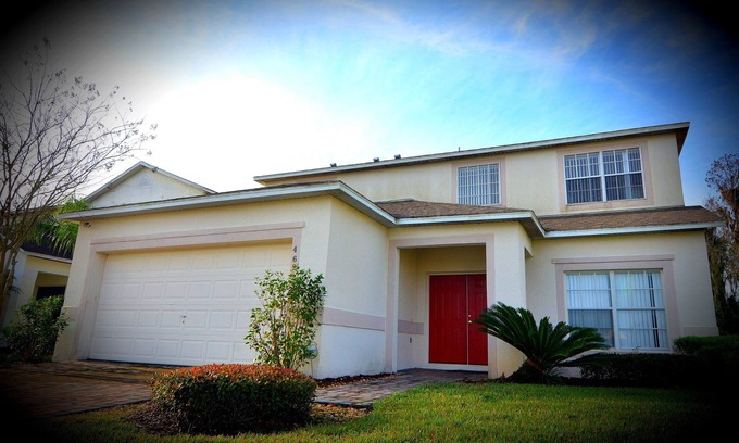 Cumbrian Lakes House | 6 Bedroom 5 Full Bath Private Home Located in a Gated Neighborhood