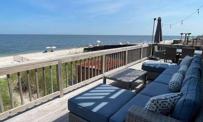 Wading River Apartment | 6 Bedroom 822960 by Houzlet