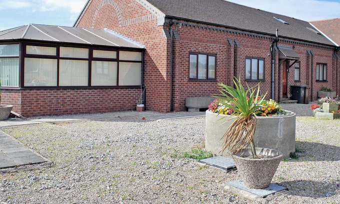 Barrow-on-Trent Cottage | 6 bedroom accommodation in Stenson, near Derby