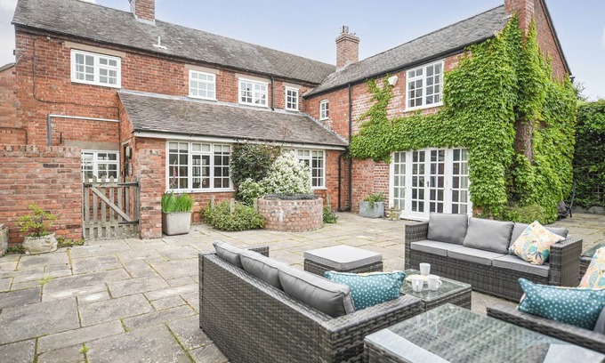 Eaton Mascott Cottage | 6 bedroom accommodation in Dorrington, near Church Stretton