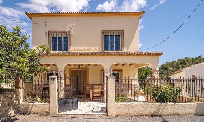 Oria House | 6 bedroom accommodation in El Campillo