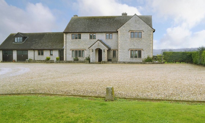 Milborne Port Cottage | 6 bedroom accommodation in Milborne Port, near Sherborne