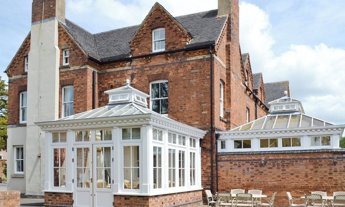 Swanwick Cottage | 6 bedroom accommodation in Swanick, near Alfreton