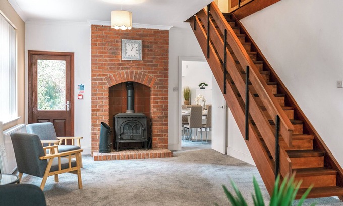 Desford Cottage | 6 bedroom accommodation in Desford