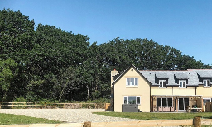 Chard Cottage | 6 bedroom accommodation in Bishopswood, near Honiton