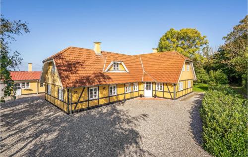 Dannemare House | 6 Bedroom Cozy Home In Dannemare