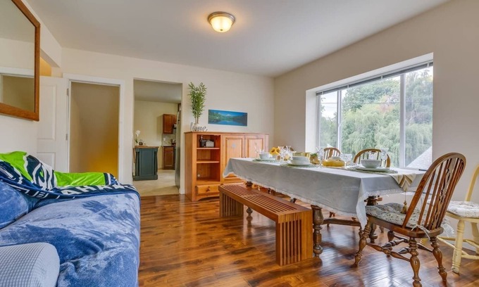 North College Park House | 6-bedroom family friendly large yard Seattle