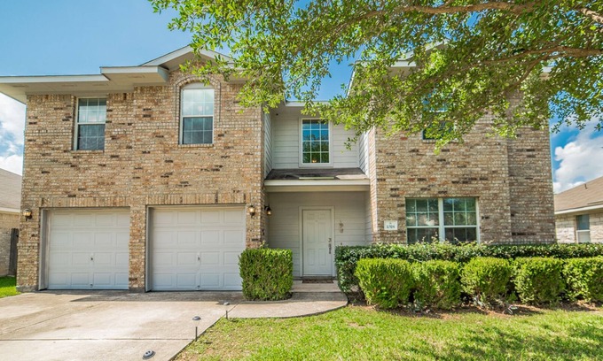 Chandler Creek House | 6 Bedroom Family Home in Round Rock