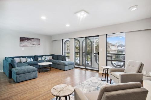 Killarney House | 6 Bedroom Family Home with Indoor Arcade, BBQ, Huge Backyard & Pickleball