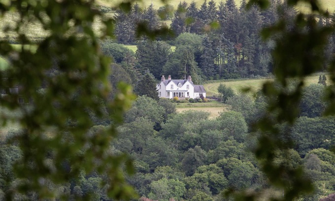 Blairgowrie House | 6-bedroom farmhouse in spectacular rural highland location