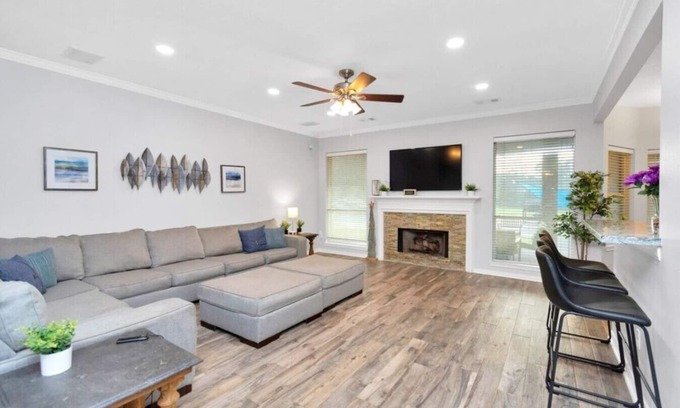 Barker Apartment | 6-Bedroom Hideaway, Pool: 25 Min to Downtown HT
