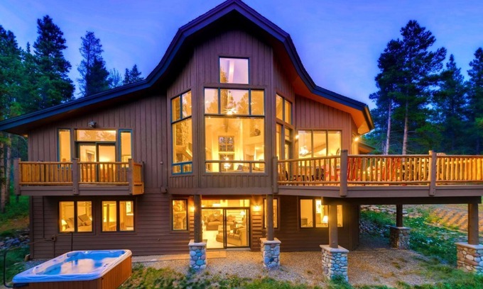 The Highlands House | 6 Bedroom Home, Minutes From Downtown Breck, Sleeps 14, Hot tub, Amazing views!