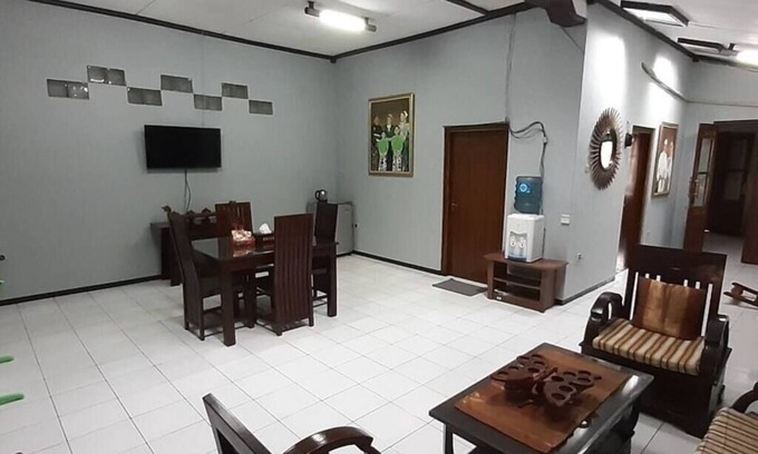 Central Yogyakarta House | 6 Bedroom house near alun-alun kidul Jogjakarta