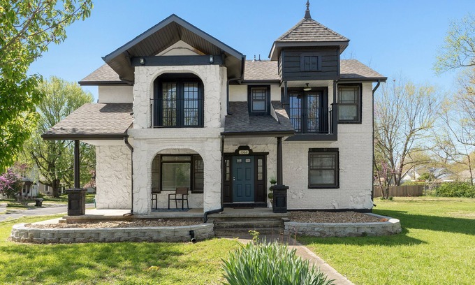 Rountree House | 6 bedroom Large house in Pickwick district Springfield Near MSU