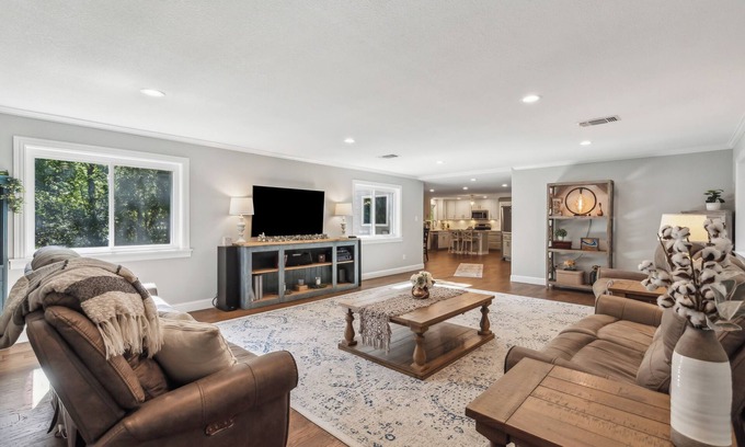 Alvarado House | 6 Bedroom Luxury Secluded Country Estate