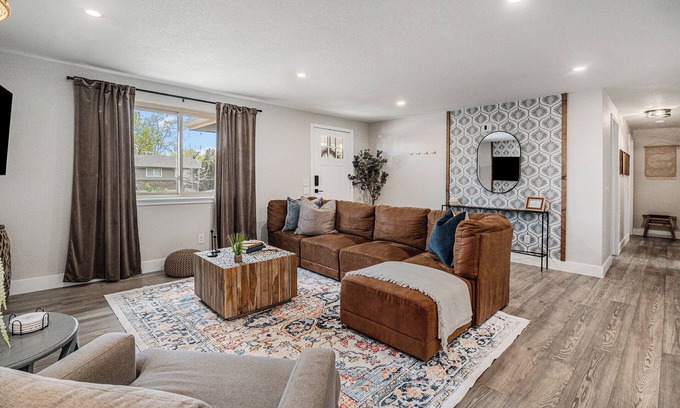 Westminster House | 6-bedroom Retreat - Game + Movie Room - Fire Pit - 15 min to Denver + Boulder