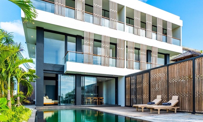 Taman Griya Villa | 6 Bedroom Villa 4min walk to Balangan Beach