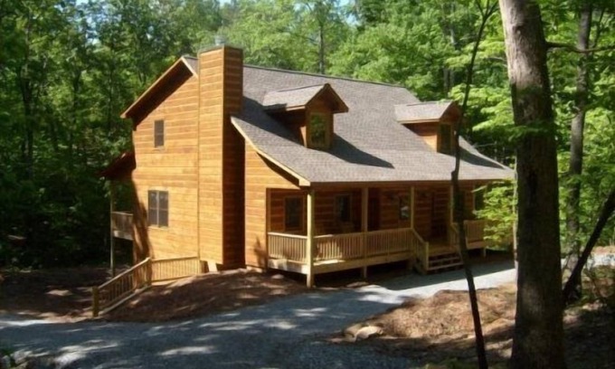 Ellijay Cabin | 6 Bedrooms, 3 1/2 Baths, WiFi, Dog Friendly, Pool Table, Hot Tub, Fire Pit