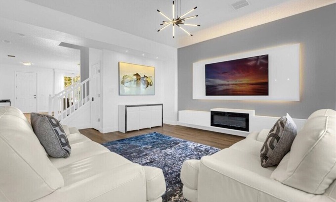 Liberty Village House | 6 Bedrooms/3.5 Bathrooms/Liberty Village (4539 PC)