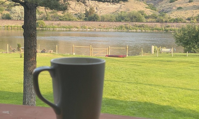Cascade House | 6+ bedrooms, 3 bath, Sauna, Hot tub! excellent flyfishing all on the Mighty Mo!