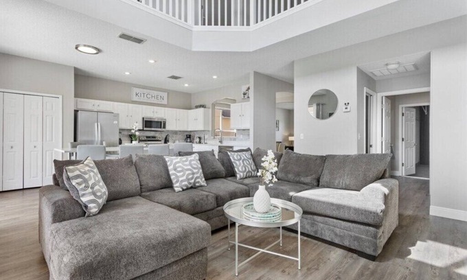 Seasons House | 6 Bedrooms/4.5 Bathrooms Seasons (1270 SB)