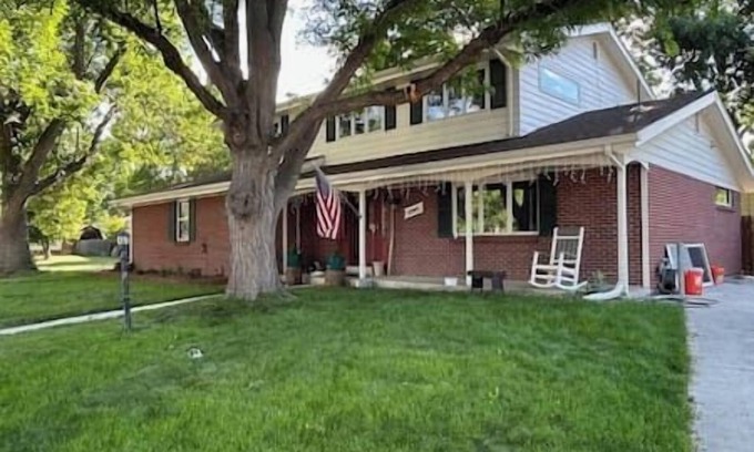 Northwest Arvada House | 6 bedrooms + office + fireplace + firepit + outdoor dining