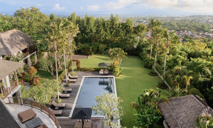 Taman Griya Villa | 6 Bedrooms Private Pool in Jimbaran Hill Top