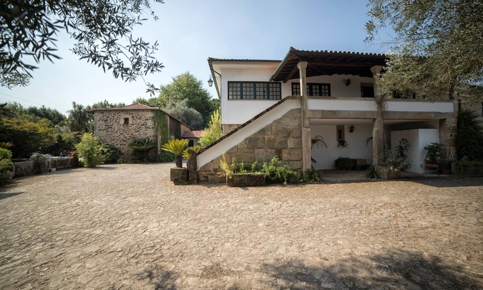 Vila Verde Cottage | 6 Bedrooms Villa with private pool near Braga