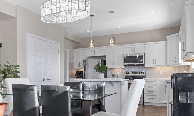 Thorold House | 6 Beds/Clftn Hill/Wineries/Shopping/Go kart/Casino