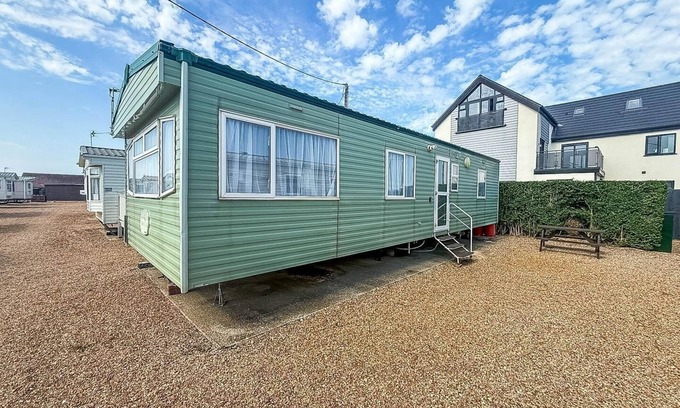 Hunstanton House | 6 berth caravan for hire in Hunstanton by the beach in Norfolk ref 13002L