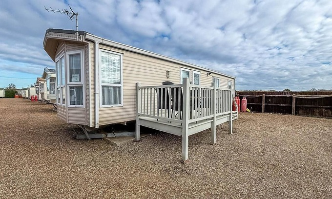 Hunstanton House | 6 berth caravan nearby Hunstanton beach front in Norfolk ref 13019L