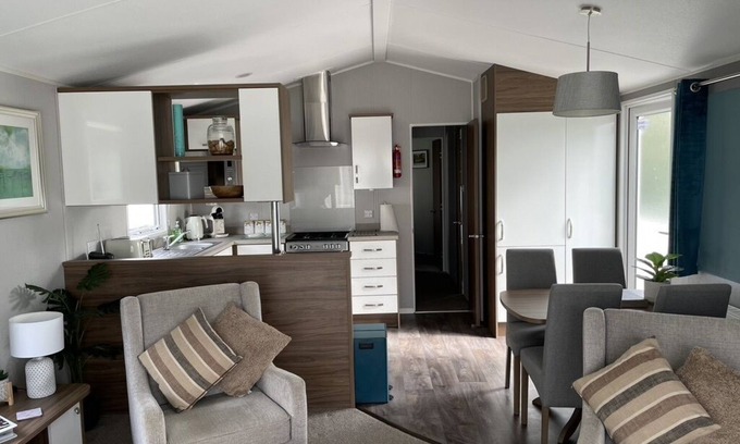 Hopton House | 6 Berth Comfy Homely Caravan, Dog Friendly