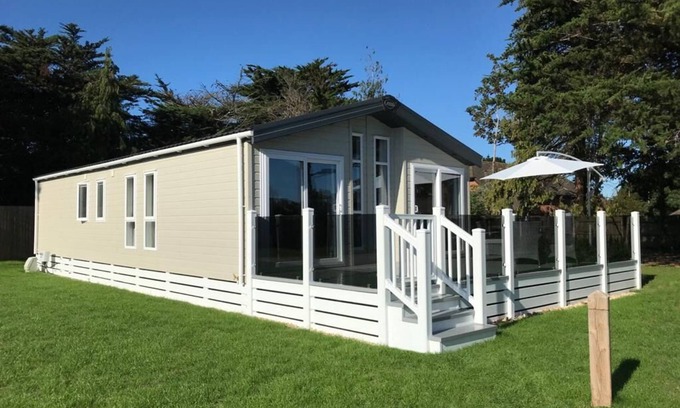 Christchurch House | 6 berth luxury lodge in Christchurch, Dorset
