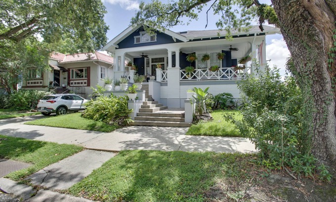 Broadmoor House | 6 Blocks to Freret St Eats & Music: NOLA Home