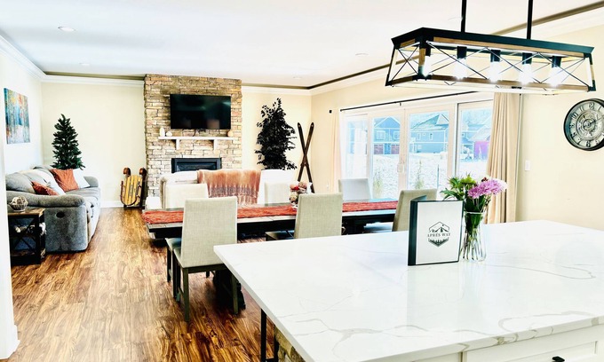 Ellicottville House | 6 BR+ 10min walk to town, new build with game room and patio with fire table