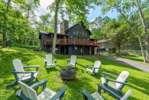 Wolf Laurel House | 6 Br Cabin Hot Tub Fire Pit Min to Hatley Pointe