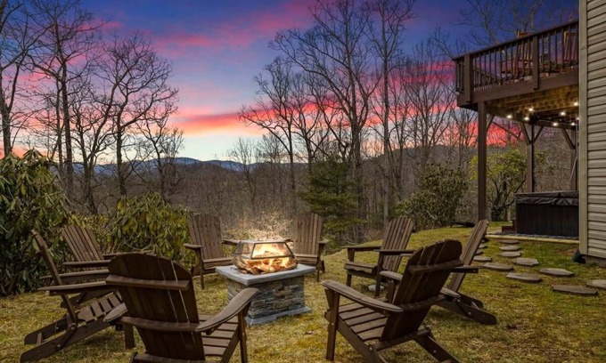 Fairview House | 6 Br Sleeps 16 - Game Room - Hot Tub - Firepit