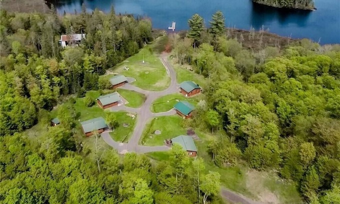 Unorganized Centre Parry Sound Cabin | 6 Cabins - Lakefront - 4 Season