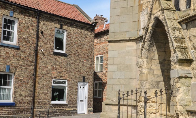 Malton Cottage | 6 CHURCH HILL, pet friendly, luxury holiday cottage in Malton