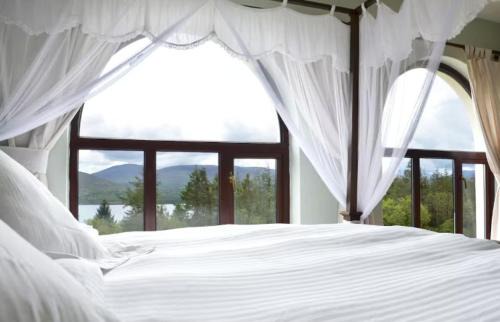 Blackwater Bridge House | 6 Ensuite Bedrooms-Sleeps 12-Garden-Sea & Mtn View