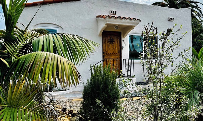 Alta Mesa House | 6 Guest, 3 Bedroom and 2 Bath House in seaside town of Santa Barbara