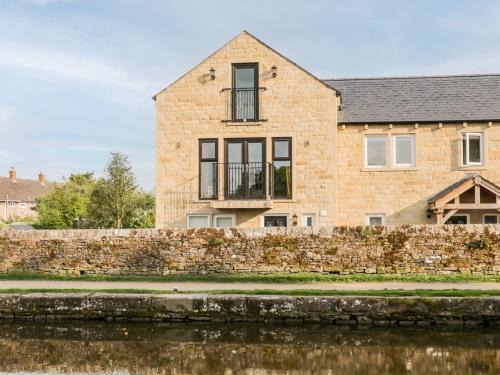 Gargrave House | 6 Lock View