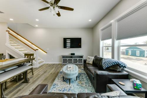 Rockport House | 6 Mi to Beach Modern Rockport Home!