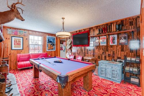 Donelson Hills House | 6 Mi to Downtown 70s-Themed Home in Nashville!