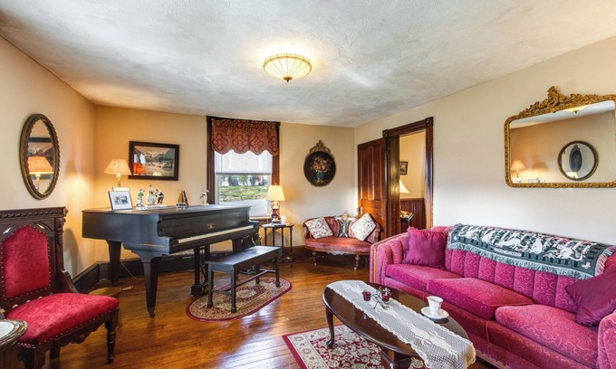 White Haven House | 6 Mi to Hickory Run Park: Victorian Home w/Porch