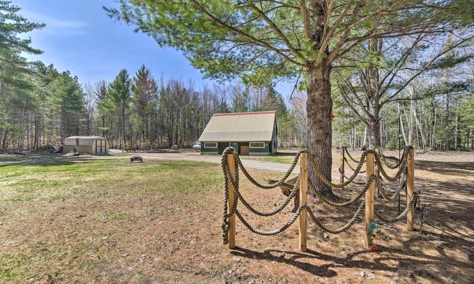 Manistique Cabin | 6 Mi to Shingleton: Manistique Home w/Yard!