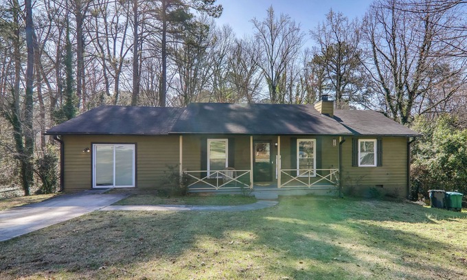 Snellville House | 6 Mi to Stone Mtn Park: ‘The Forrest’ Home w/Deck